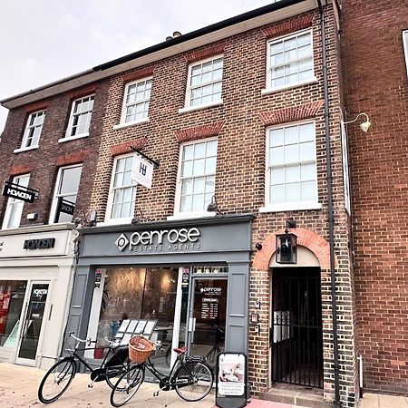 Harper Luxe Serviced Apartments ダンスタブル エクステリア 写真
