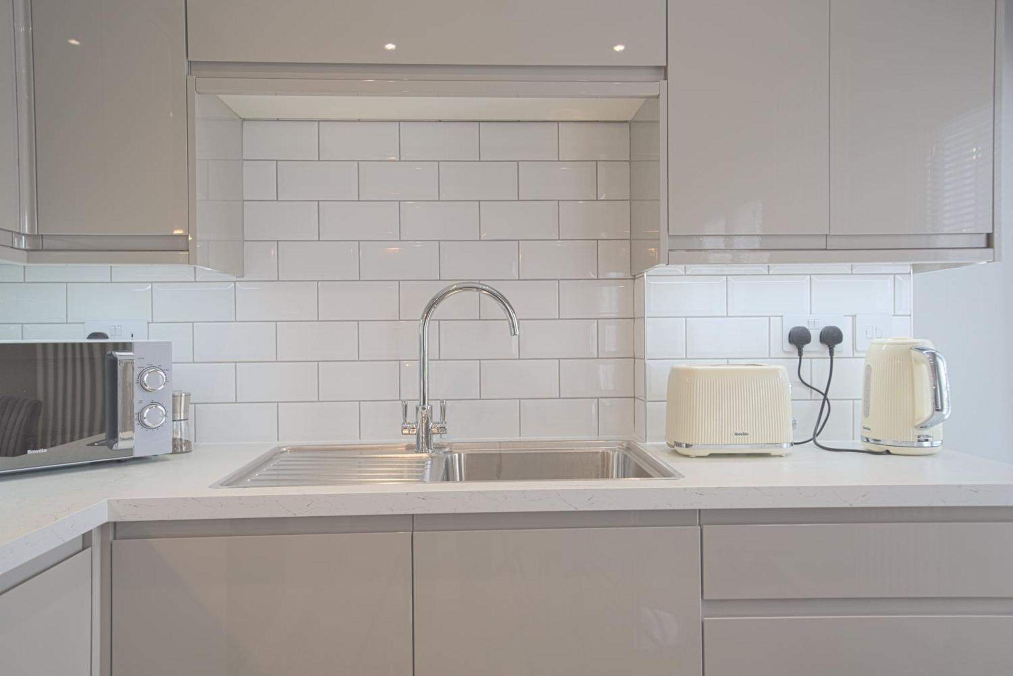 Harper Luxe Serviced Apartments ダンスタブル エクステリア 写真
