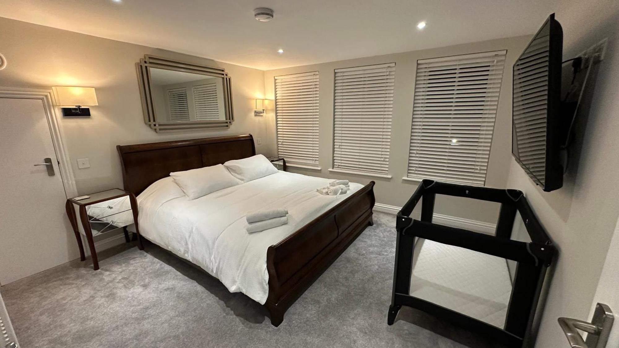 Harper Luxe Serviced Apartments ダンスタブル エクステリア 写真