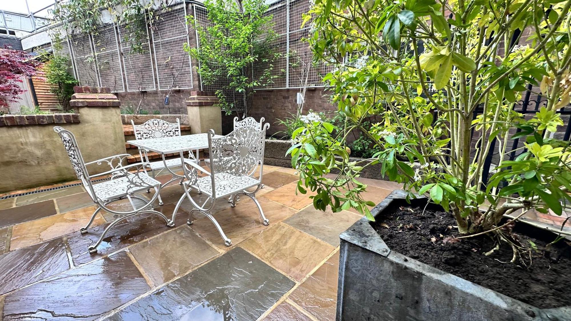 Harper Luxe Serviced Apartments ダンスタブル エクステリア 写真