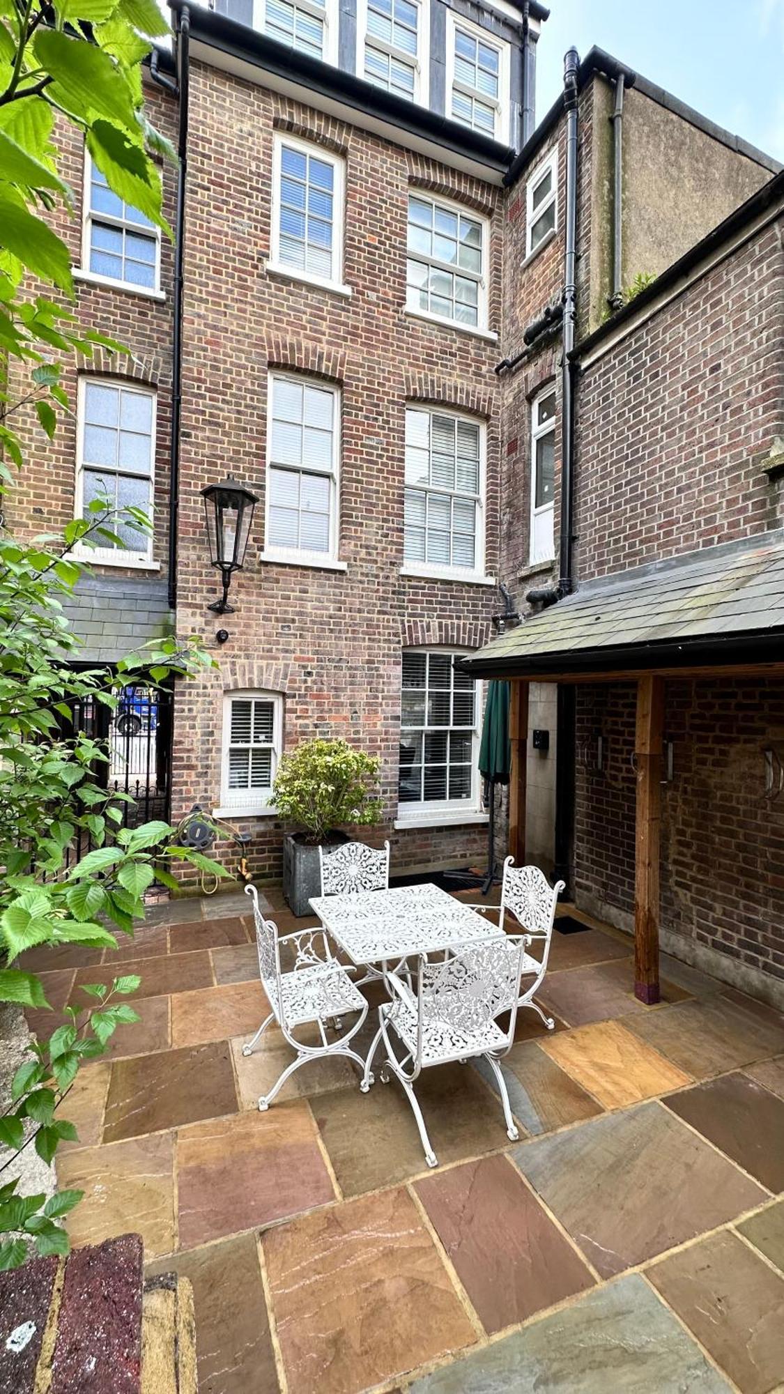 Harper Luxe Serviced Apartments ダンスタブル エクステリア 写真