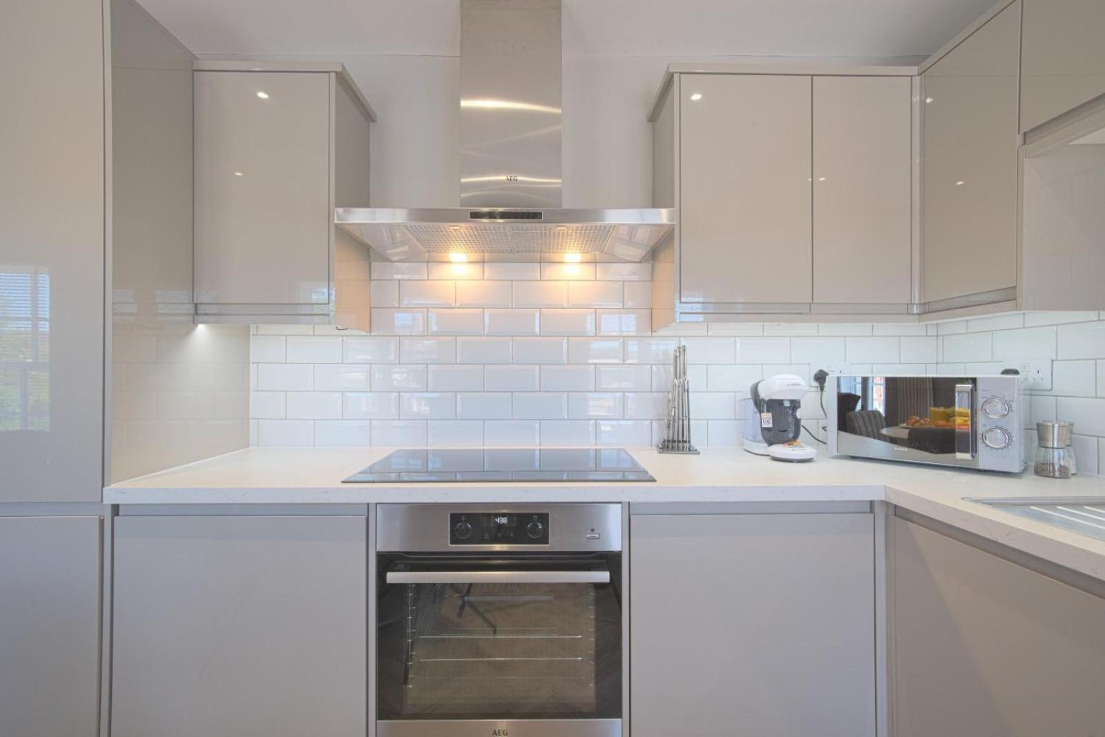 Harper Luxe Serviced Apartments ダンスタブル エクステリア 写真