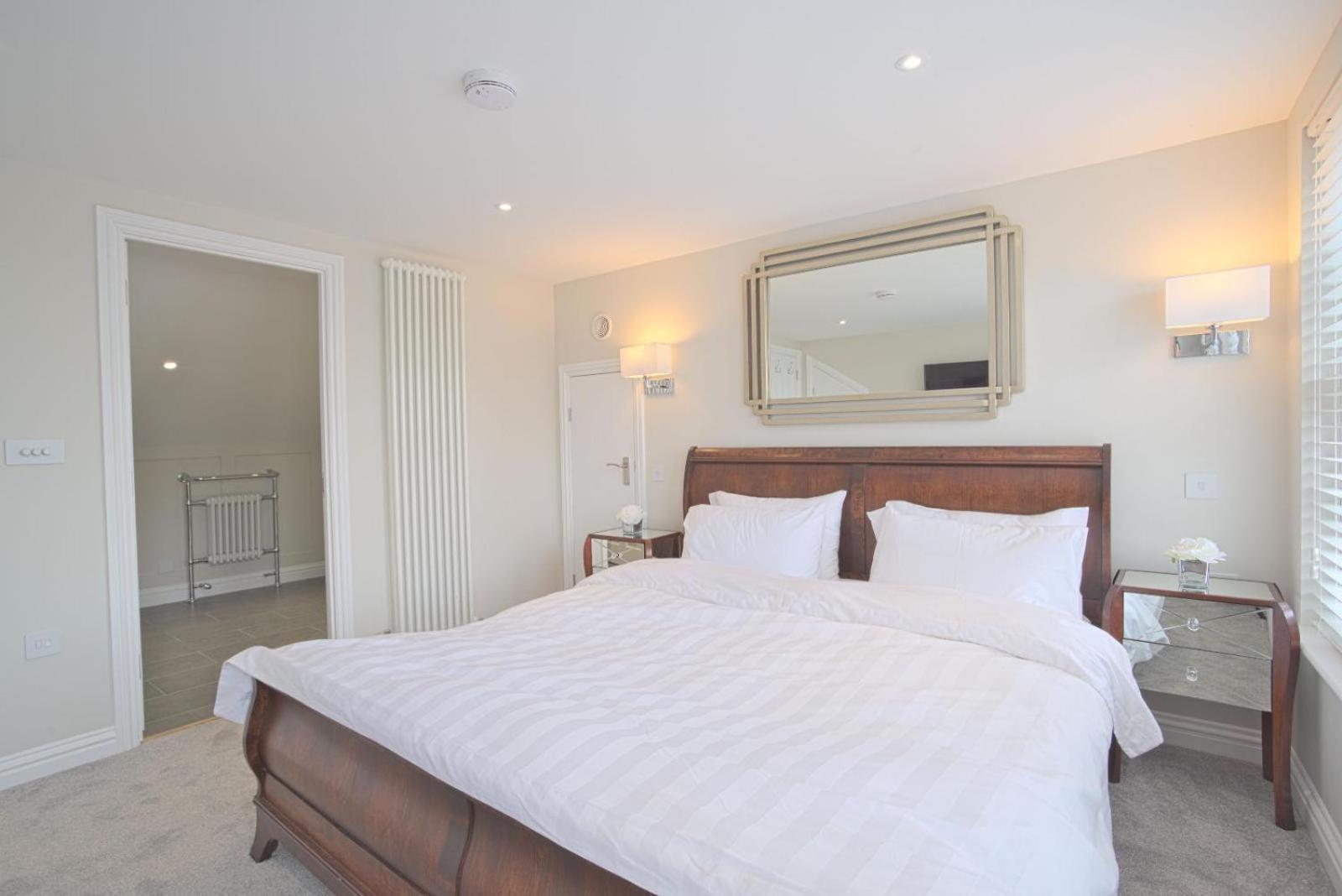 Harper Luxe Serviced Apartments ダンスタブル エクステリア 写真